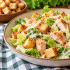 Салат &laquo;Кайфовая курица&raquo; затмит привычный оливье: весь секрет в хрустящих сухариках и маке
