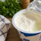 В сметане появилась вода: когда продукт еще можно есть, а когда пора выбросить